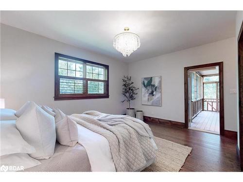 105 Stephens Street, Collingwood, ON - Indoor Photo Showing Bedroom