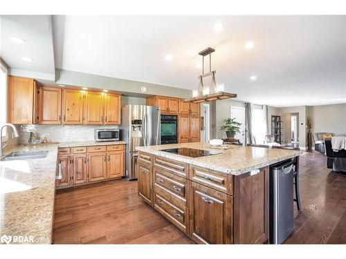 1075 Line 3 Road N, Oro-Medonte, ON - Indoor Photo Showing Kitchen