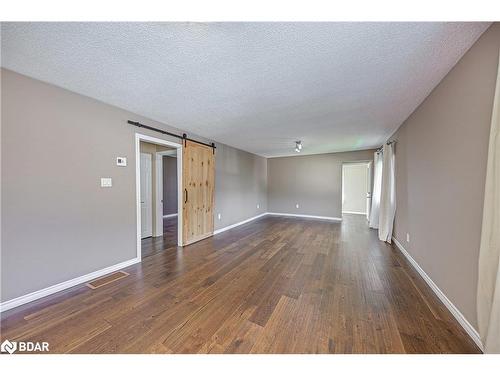 254 Parkway Avenue, Keswick, ON - Indoor Photo Showing Other Room