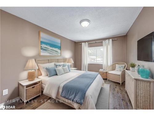 254 Parkway Avenue, Keswick, ON - Indoor Photo Showing Bedroom