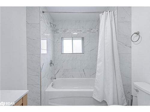 254 Parkway Avenue, Keswick, ON - Indoor Photo Showing Bathroom