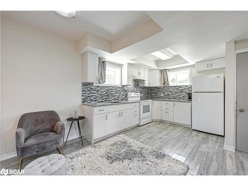 254 Parkway Avenue, Keswick, ON - Indoor Photo Showing Kitchen