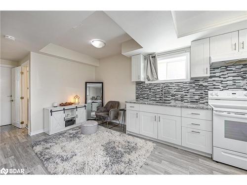 254 Parkway Avenue, Keswick, ON - Indoor Photo Showing Kitchen