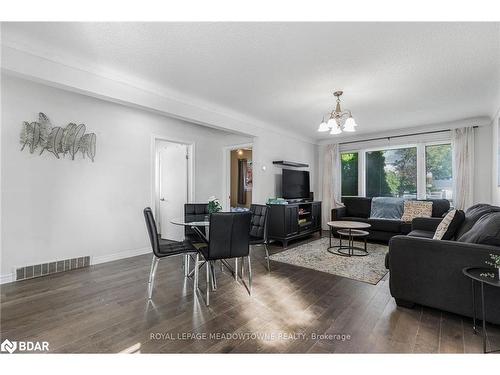 36 Fawell Avenue, St. Catharines, ON - Indoor Photo Showing Living Room