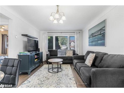 36 Fawell Avenue, St. Catharines, ON - Indoor Photo Showing Living Room