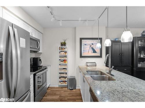 107-6 Anchorage Crescent, Collingwood, ON - Indoor Photo Showing Kitchen With Stainless Steel Kitchen With Double Sink