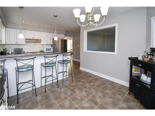 452 Greenwood Drive, Essa, ON - Indoor Photo Showing Kitchen With Upgraded Kitchen