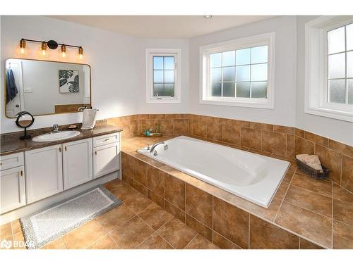 452 Greenwood Drive, Essa, ON - Indoor Photo Showing Bathroom