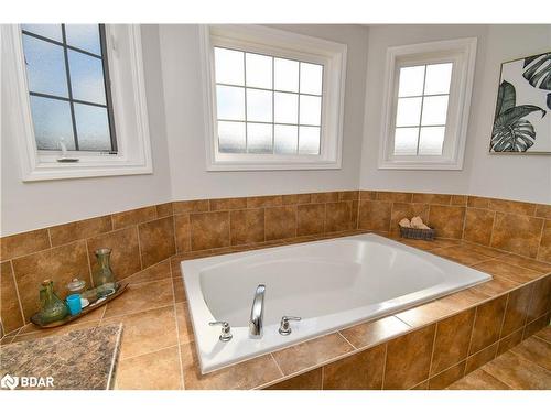 452 Greenwood Drive, Essa, ON - Indoor Photo Showing Bathroom