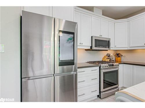 165 Bishop Drive, Barrie, ON - Indoor Photo Showing Kitchen With Upgraded Kitchen