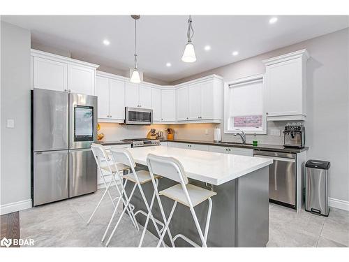 165 Bishop Drive, Barrie, ON - Indoor Photo Showing Kitchen With Upgraded Kitchen