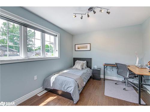 165 Bishop Drive, Barrie, ON - Indoor Photo Showing Bedroom