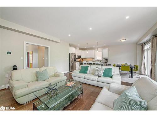 165 Bishop Drive, Barrie, ON - Indoor Photo Showing Living Room