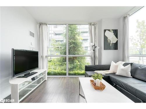 139-375 Sea Ray Avenue, Innisfil, ON - Indoor Photo Showing Living Room