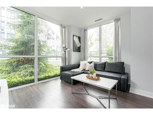 139-375 Sea Ray Avenue, Innisfil, ON - Indoor Photo Showing Living Room