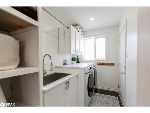 33 Logan Court, Barrie, ON - Indoor Photo Showing Laundry Room