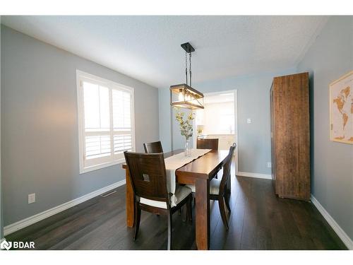 33 Logan Court, Barrie, ON - Indoor Photo Showing Dining Room