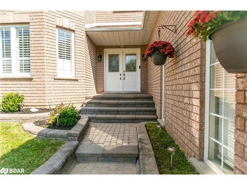 33 Logan Court, Barrie, ON - Outdoor