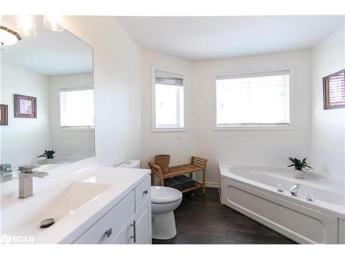 33 Logan Court, Barrie, ON - Indoor Photo Showing Bathroom