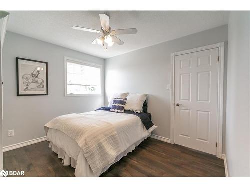 33 Logan Court, Barrie, ON - Indoor Photo Showing Bedroom