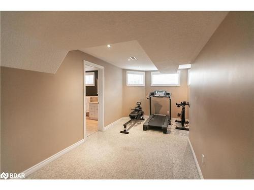 33 Logan Court, Barrie, ON - Indoor