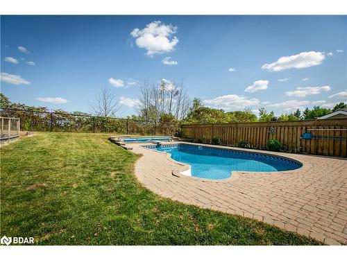 33 Logan Court, Barrie, ON - Outdoor With In Ground Pool With Backyard