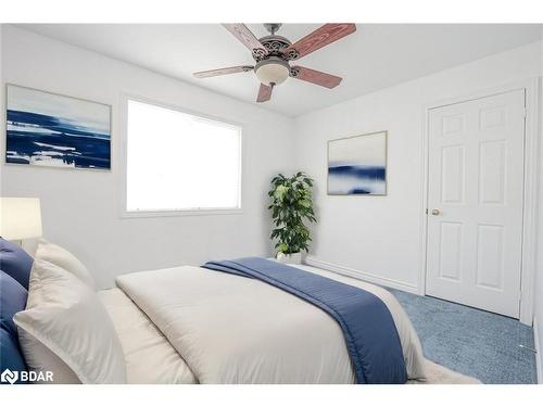 29 Melville Court, Oro-Medonte, ON - Indoor Photo Showing Bedroom