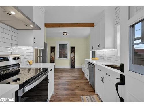 86 Mill Street E, Hillsdale, ON - Indoor Photo Showing Kitchen With Double Sink With Upgraded Kitchen