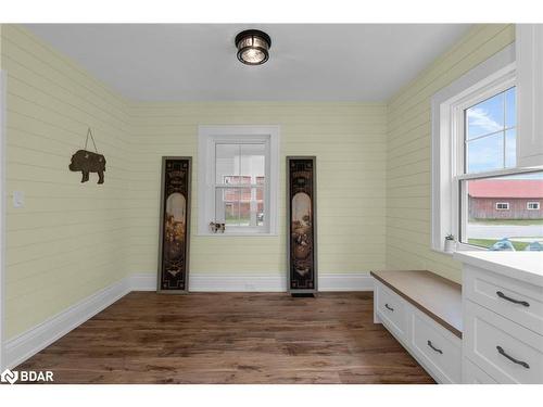 86 Mill Street E, Hillsdale, ON - Indoor Photo Showing Other Room