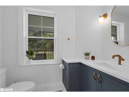 86 Mill Street E, Hillsdale, ON - Indoor Photo Showing Bathroom