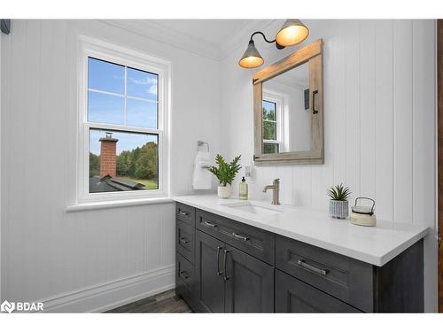 86 Mill Street E, Hillsdale, ON - Indoor Photo Showing Bathroom