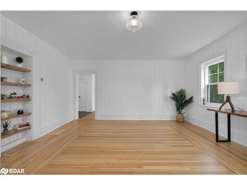 86 Mill Street E, Hillsdale, ON - Indoor Photo Showing Other Room