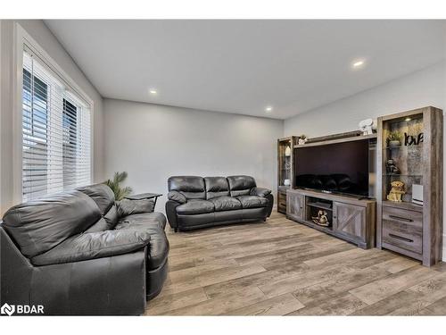 52 Cassandra Drive, Barrie, ON - Indoor Photo Showing Living Room