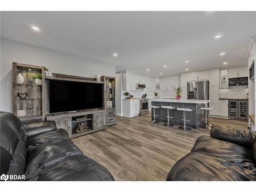 52 Cassandra Drive, Barrie, ON - Indoor Photo Showing Living Room