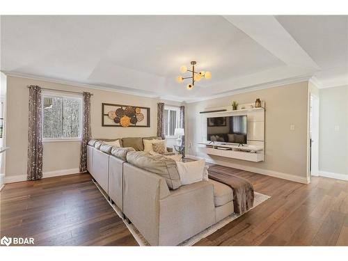 6975 Ortona Road, Essa, ON - Indoor Photo Showing Living Room