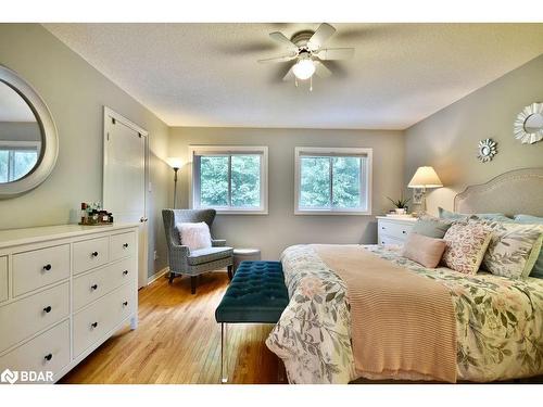 10-492 Laclie St Street, Orillia, ON - Indoor Photo Showing Bedroom