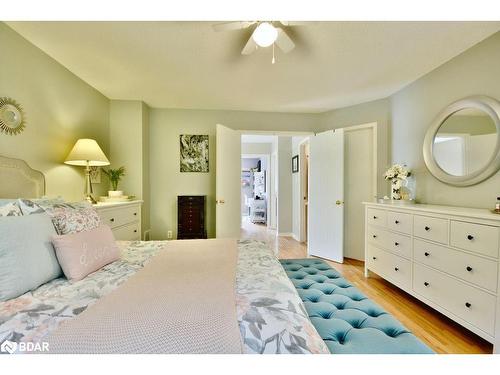 10-492 Laclie St Street, Orillia, ON - Indoor Photo Showing Bedroom