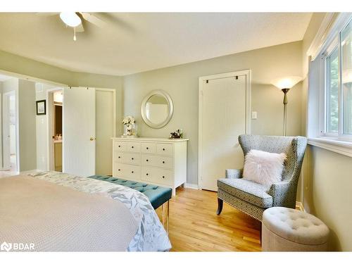 10-492 Laclie St Street, Orillia, ON - Indoor Photo Showing Bedroom