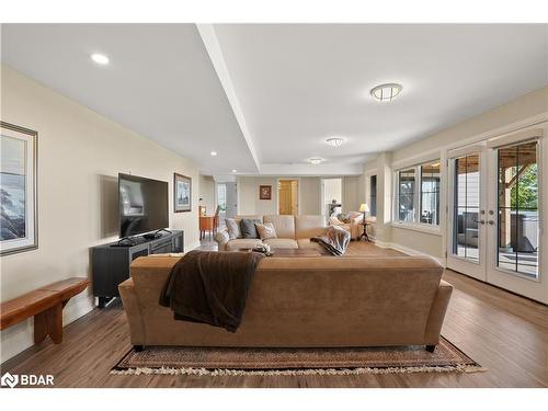 3 Morgan Drive, Oro-Medonte, ON - Indoor Photo Showing Living Room