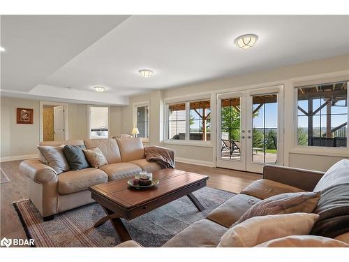 3 Morgan Drive, Oro-Medonte, ON - Indoor Photo Showing Living Room