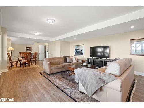 3 Morgan Drive, Oro-Medonte, ON - Indoor Photo Showing Living Room