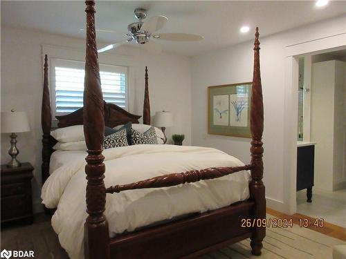 1189 Sunnidale Road, Springwater, ON - Indoor Photo Showing Bedroom