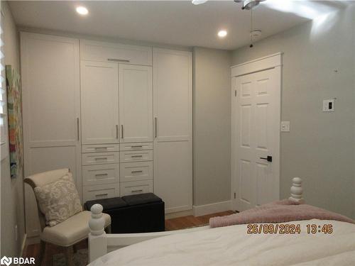 1189 Sunnidale Road, Springwater, ON - Indoor Photo Showing Bedroom