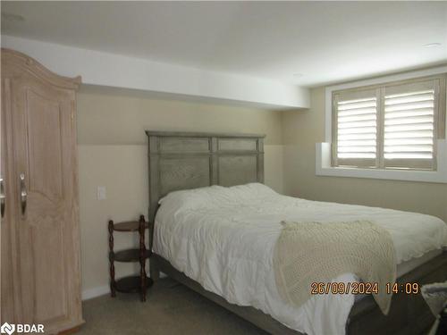 1189 Sunnidale Road, Springwater, ON - Indoor Photo Showing Bedroom