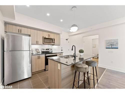 506-4 Spice Way, Barrie, ON - Indoor Photo Showing Kitchen With Stainless Steel Kitchen With Double Sink With Upgraded Kitchen