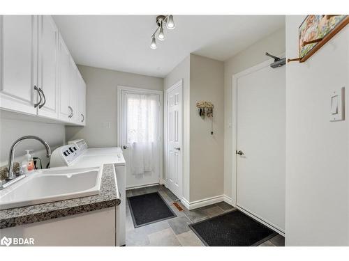 28 Thackeray Crescent, Barrie, ON - Indoor Photo Showing Laundry Room