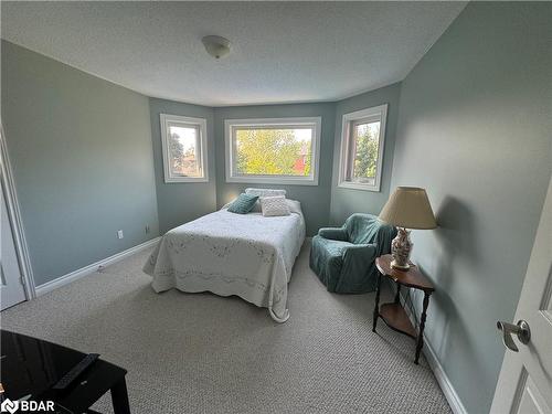 28 Thackeray Crescent, Barrie, ON - Indoor Photo Showing Bedroom