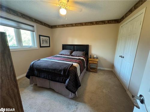 28 Thackeray Crescent, Barrie, ON - Indoor Photo Showing Bedroom