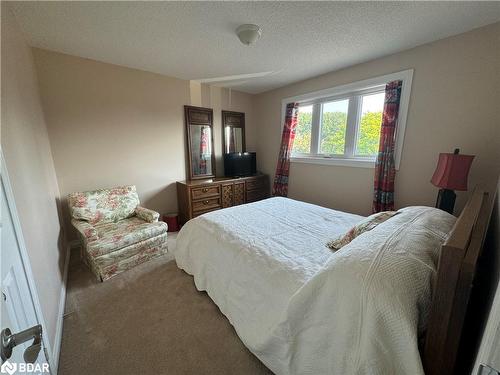 28 Thackeray Crescent, Barrie, ON - Indoor Photo Showing Bedroom