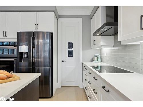 16 Oliver'S Mill Road Road, Springwater, ON - Indoor Photo Showing Kitchen With Upgraded Kitchen